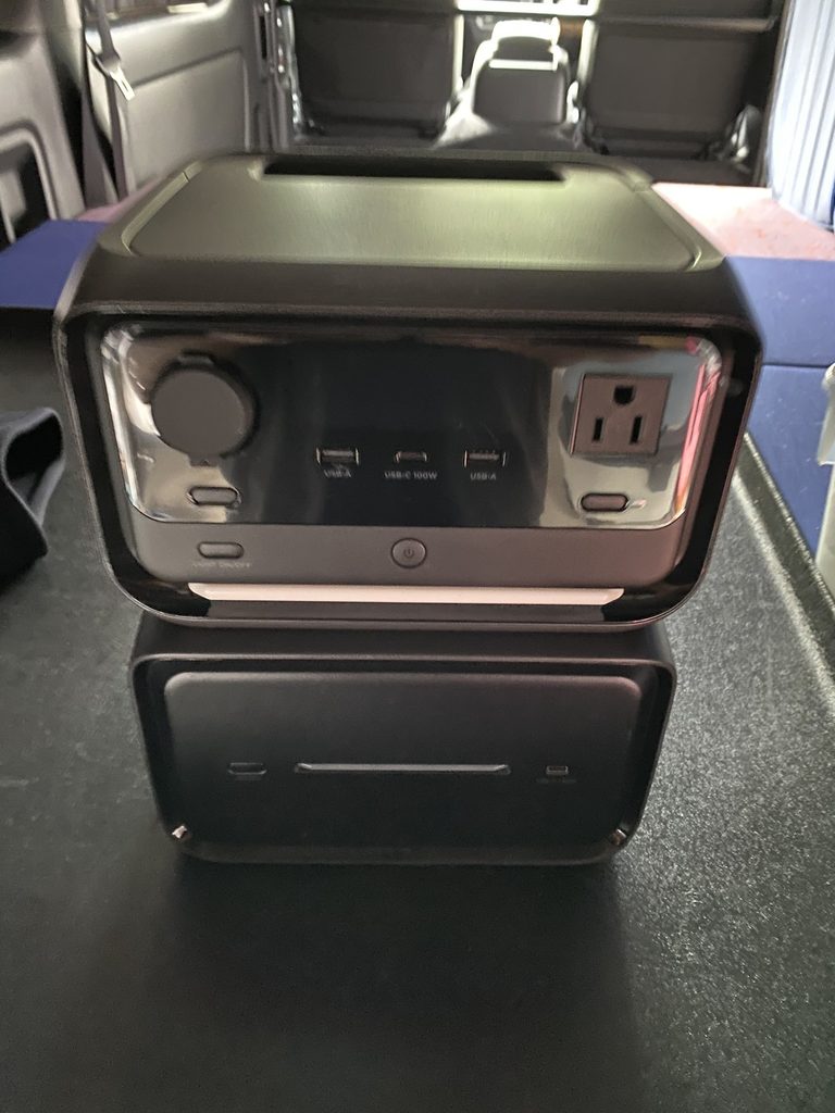 車中泊で携帯やパソコン、夏の扇風機に使用しているEcoFlow RIVER 3 Max Plus